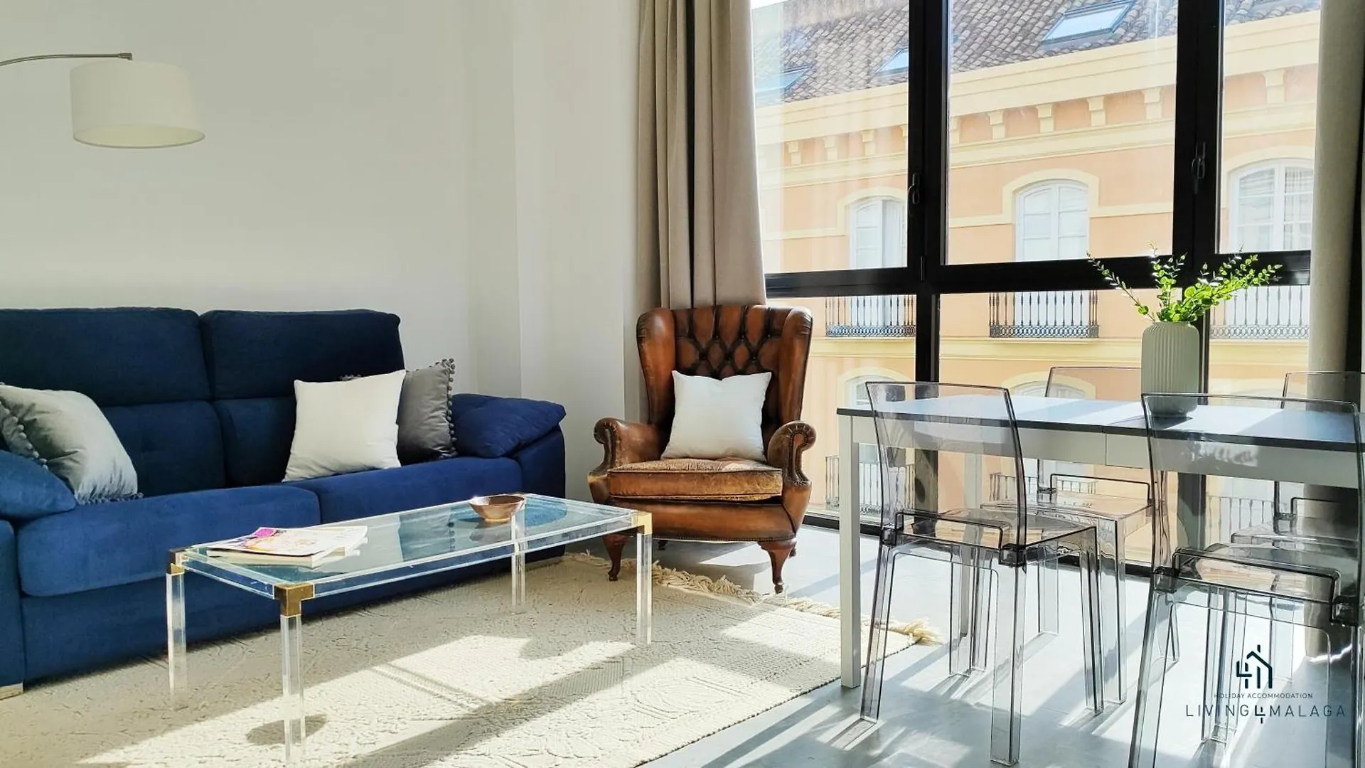 Living4Malaga Victoria Center Apartment location